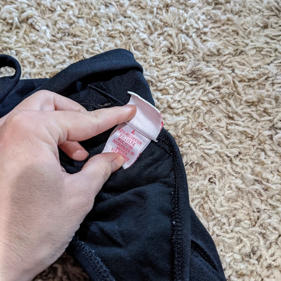 Gorgeous black bikini - Picture 4 of 6